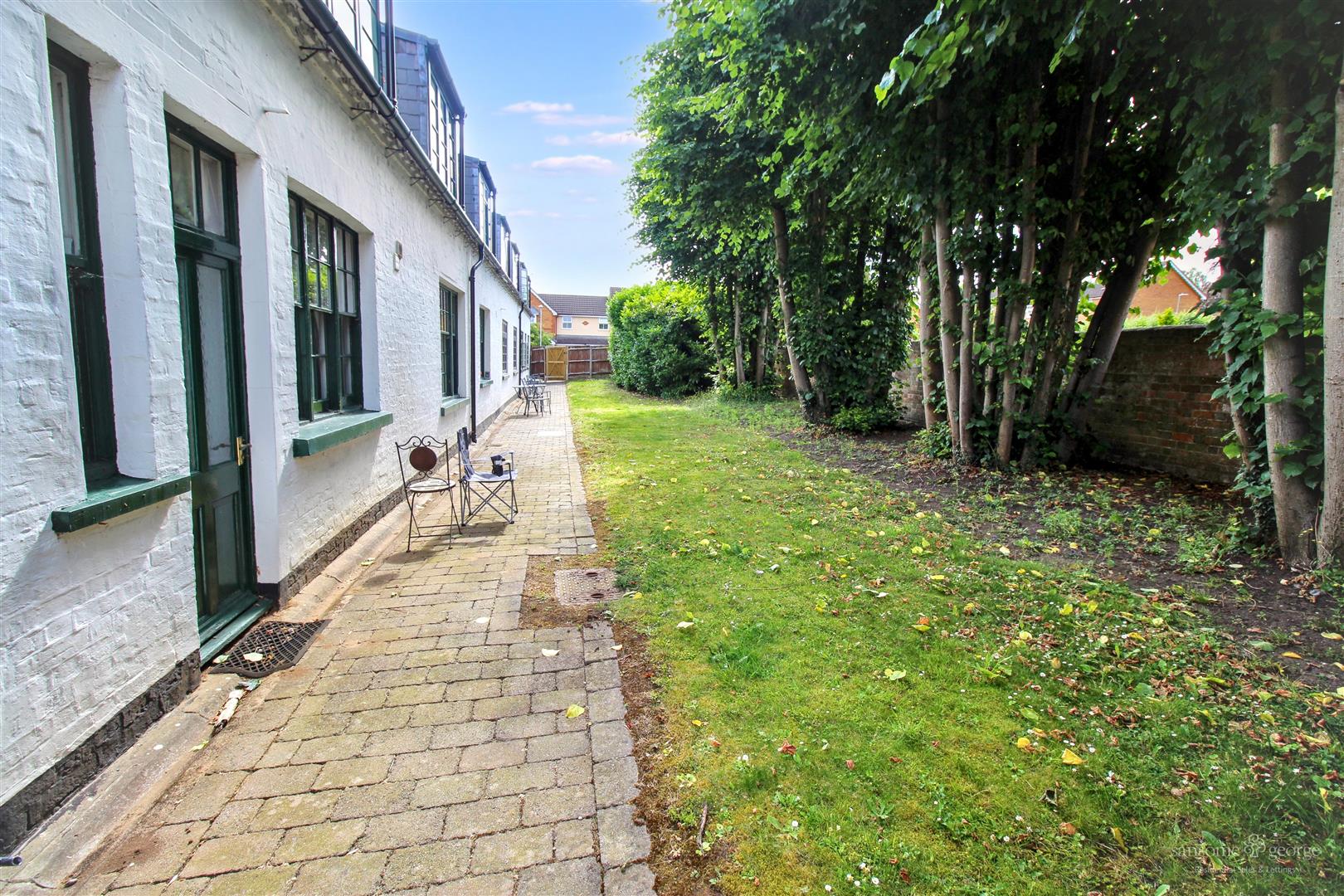 Trenthams Close, Purley On Thames, Reading